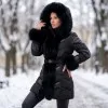 Зимно дамско луксозно яке в черен цвят с еко пух, качулка и колан на талията-2095