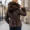 Спортно-елегантно дамско късо зимно палто в кафяв цвят с еко пух и качулка-2093