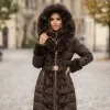 Дамско елегантно дълго зимно яке в тъмнокафяв цвят с богата пух на качулката, кожени детайли и колан-2099