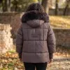 Удобно дамско късо зимно яке в тъмновиолетов цвят с качулка и плетени маншети-2057