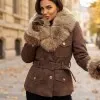 ​Дамско късо вталено палто в кафяв цвят с велурен ефект, богата пух на яката и ръкавите-4802
