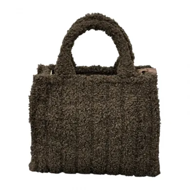 Дамска чанта от плюш в кафяв цвят с изчистен дизайн-3-4250