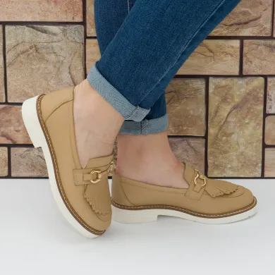 Дамски мокасини от естествена кожа в бежов цвят с акценти от кожени ресни и красива катарама-3909