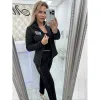 Спортно-елегантен дамски комплект в черен цвят с ефектни надписи и качулка-835