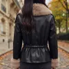 Късо дамско яке от еко кожа в класически черен цвят със сваляща се пухена яка-1916