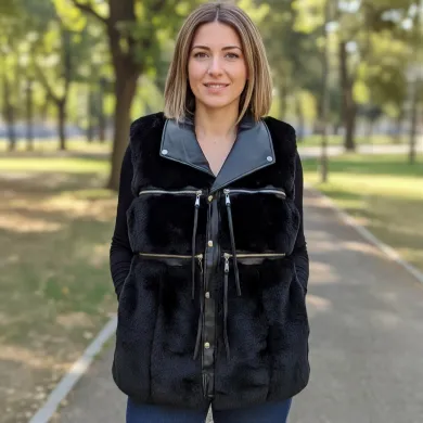 Луксозен дамски елек от еко пух в черен цвят с кожени детайли-4495
